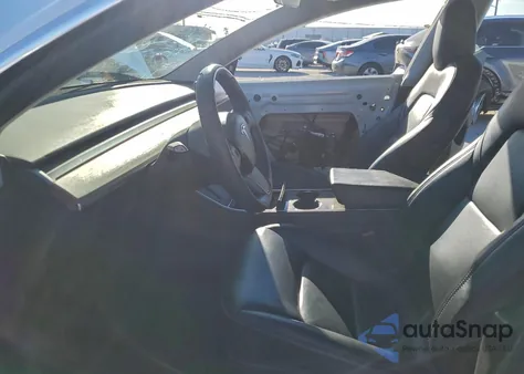 2019 Tesla Model 3 z USA, uszkodzony, nr VIN 5YJ3E1EBXKF512674